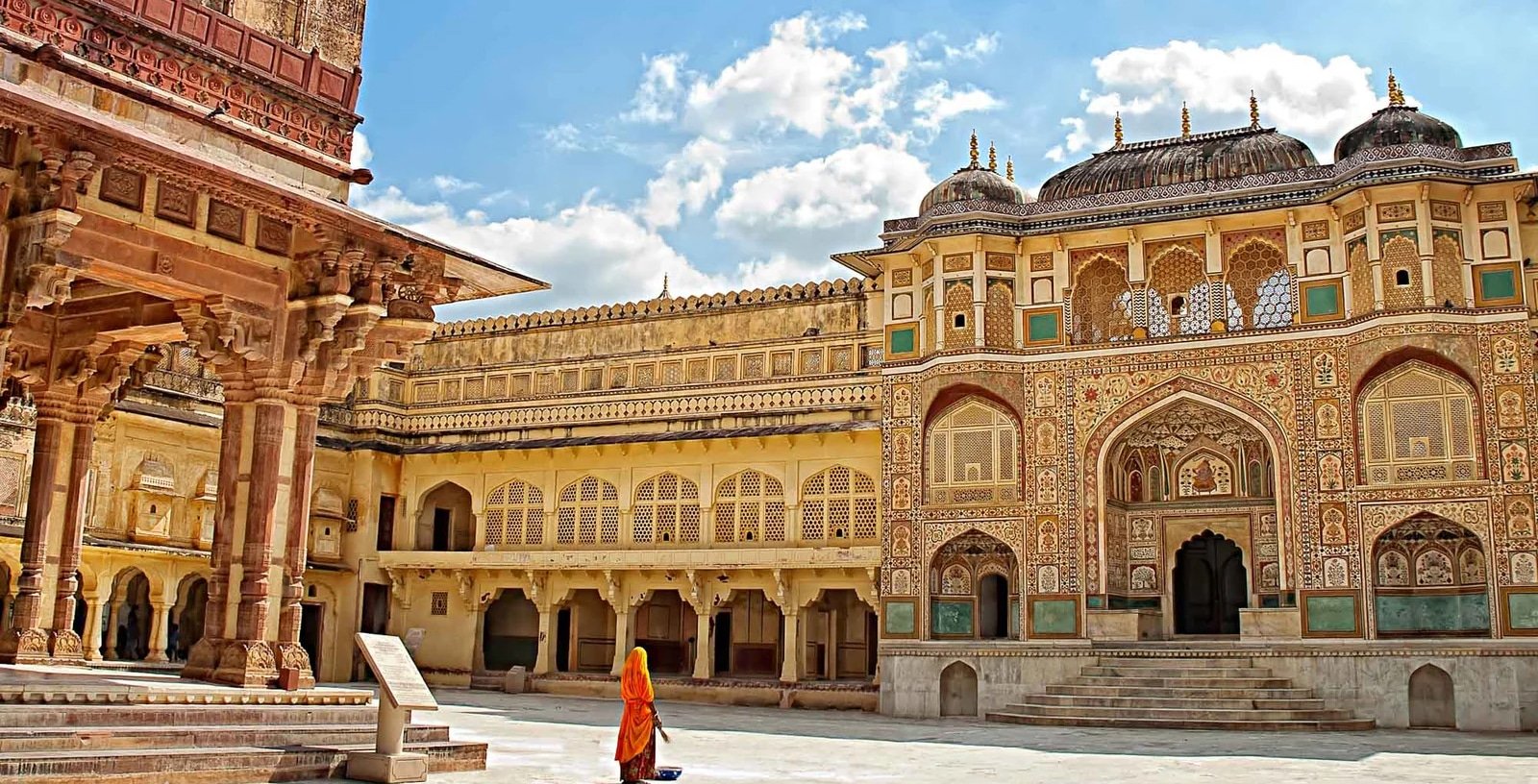 Decorated-Gateway-Amber-Fort-Jaipur-Rajasthan-India