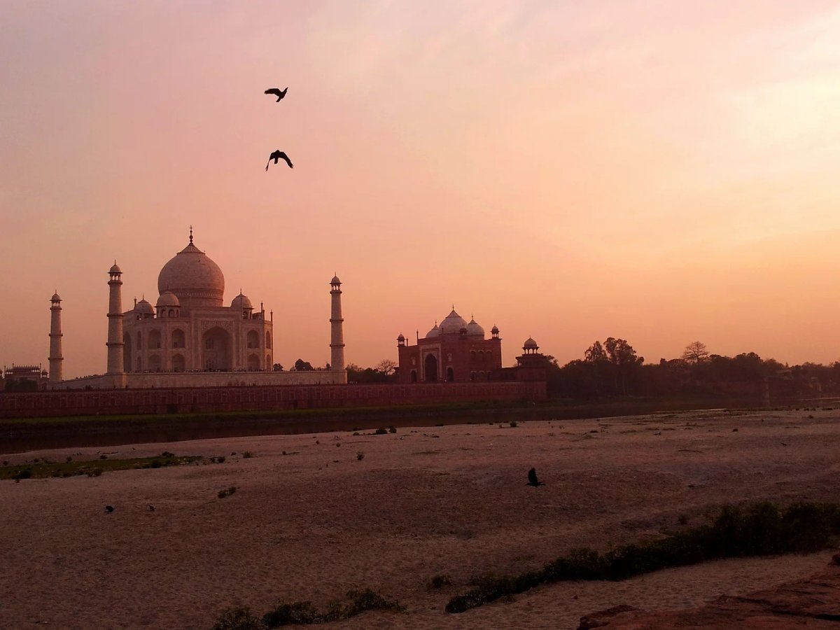 The Taj Mahal in Agra, India: A Regal History of Love and Architecture